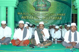 Prominent religious teachers in Madiun met for an Islamic study session (Pengajian) on June 24th, issuing a call for tolerance. [Yenny Herawati/Khabar].