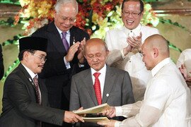 121025_christian_ph_peace_d-270_180
