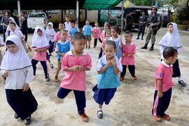 121103-ahmad_th_schools-270_180