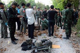 130406-somchai_th_peacetalk-270_180