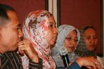 Norma Manalu, seorang aktivis dari Aceh, berbicara pada pertemuan tanggal 4 Juni tentang hak-hak perempuan di Aceh, di Hotel Acacia di Jakarta. [Elisabeth Oktofani/Khabar].