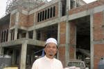 Imam Kitti Islam, yang sudah bertahun-tahun tinggal jauh dari kota asalnya, Phuket, telah memainkan peran penting dalam membantu kota ini untuk akhirnya memulai pembangunan Masjid Al Madina. [Somchai Huasaikul/Khabar]