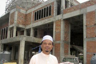 Imam Kitti Islam, who spent many years away from his native Phuket, played a crucial role in helping the city finally begin construction of Al Madina Mosque. [Somchai Huasaikul/Khabar]