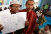 Sunni and Shia Muslims from Sampang, Madura display a September 23rd peace deal to end sectarian strife and allow more than 200 uprooted Shia Muslims to return home. To date, however, few have returned. [Ferri/Khabar]
