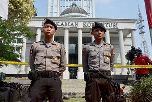  Police stand by as supporters of losing presidential candidate Prabowo Subianto hold a protest outside the Constitutional Court in Jakarta on August 8th. [Bay Ismoyo/AFP]  