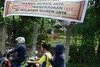  A banner in Duren Jaya, a neighbourhood in Bekasi, West Java, proclaims local residents reject ISIS. [Aditya Surya/Khabar] 