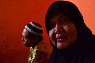 Mariyani (in black headscarf), is a transvestite or 'waria' who quit the sex trade to become a hairdresser. She hosts a weekly prayer meeting and study group for waria to 