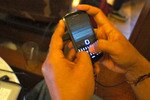 More and more Indonesian citizens choose smartphones as a tool to access social media [Elisabeth Oktofani/Khabar]. 