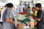 At least six people were killed and at least 40 more wounded by a suspected insurgent bomb attack in Sai Buri District, Pattani province Friday (September 21st). The gunmen attacked a gold shop in Taluban municipality with weapons and then exploded a 50kg bomb after police arrived. The bomb also caused extensive damage to nearby buildings and vehicles. [Photos by Bas Pattani/Khabar]