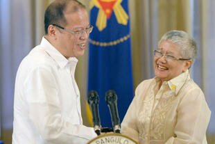 Philippines President Benigno Aquino (left) shakes hands with his advisor on the peace process, Teresita Quintos-Deles, at Malacanang Palace in Manila in October. Quintos-Deles said during the 27th Asia-Pacific Roundtable on Thursday (June 6th), that February's Sabah intrusion would not affect the peace agreement between the government and the Moro Islamic Liberation Front (MILF). [Jay Directo/AFP] 