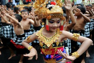 Balinese children perform the Kecak dance at the 35th Bali Arts Festival in Denpasar on June 15th. While opening the festival, President Susilo Bambang Yudhoyono said Indonesia will not tolerate ethnic and religious violence. [Sonny Tumbleka/AFP]