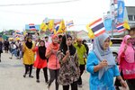 Narathiwat residents turned out for a peace rally on Saturday (June 22nd), calling for an end to the bloodshed that has spread fear across the Deep South. According to a local peace activist, extremists in the area are revealing themselves as " deviants, disbelievers and religious outcasts". [Rapee Mama/Khabar]