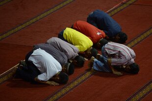 Muslim men pray at the Istiqlal mosque on the sixth day of Ramadan in Jakarta on Monday (July 15th). Indonesia is expecting an increase in Ramadan-related travel this year. [Adek Berry/AFP]