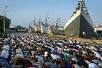 Muslims attend Idul Fitri prayers at the historic Sunda Kelapa port in Jakarta on August 8th. Tens of millions of Muslims in Indonesia celebrated the occasion in peace, despite worrisome crimes in the days just before. [Romeo Gacad/AFP]