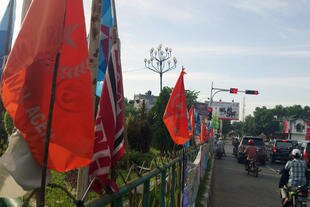 Flags representing local political parties line a street in Banda Aceh on July 20th. Looking towards 2014 elections, many Acehnese are worried about the potential for political violence in the province, site of a three-decade-old insurgency. [Nurdin Hasan/Khabar]