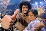 Somchai Nilsri gives the thumbs-up after his victory in the final round of Thailand's Got Talent. The 29-year-old singer-songwriter stirred the nation with a tune he penned himself, recalling more harmonious times in his native Deep South. [Somchai Huasaikul/Khabar]