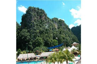 Steep limestone hills overlook at waterpark at Lost World of Tambun, a RM 65m ($19.8m) amusement park just outside of Ipoh. [Grace Chen/Khabar]