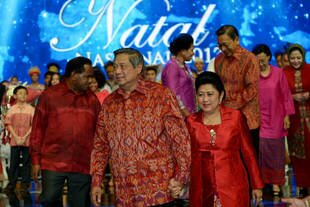 Indonesian President Susilo Bambang Yudhoyono (centre) urged Indonesians to reject religious extremism during his annual Christmas address Friday (December 27th). [Adek Berry/AFP]