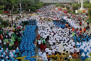 Representatives of various religions and groups march in Central Jakarta on January 5th, Indonesia's inaugural Religious Harmony Day. [Maeswara Palupi/Khabar]