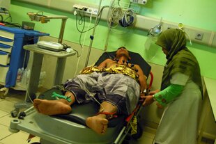 Aceh Party member and gunshot victim Fakhrurazi receives medical treatment at a Banda Aceh hospital on Tuesday (April 1st). He was wounded in a Monday shooting that killed three people, including a toddler. [Chaideer Mahyuddin/AFP]