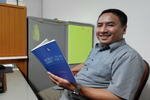 Abdul Gaffar Karim reads in his office on February 11th. The academician believes openness in Islam can help maintain pluralism in Indonesia. [Rochimawati/Khabar]