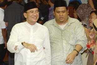 Indonesian Religious Affairs Minister Suryadharma Ali (left) attends a ceremony in Jakarta on May 20th. Suryadharma resigned Monday (May 26th) after being named a suspect in a $20m Hajj graft scandal. [Adek Berry/AFP]
