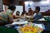 Para pakar berdiskusi di Jakarta pada 3 Juni untuk membahas bagaimana Permainan Living Bhinneka Tunggal Ika bisa mempromosikan toleransi. [Suseno/Khabar] 